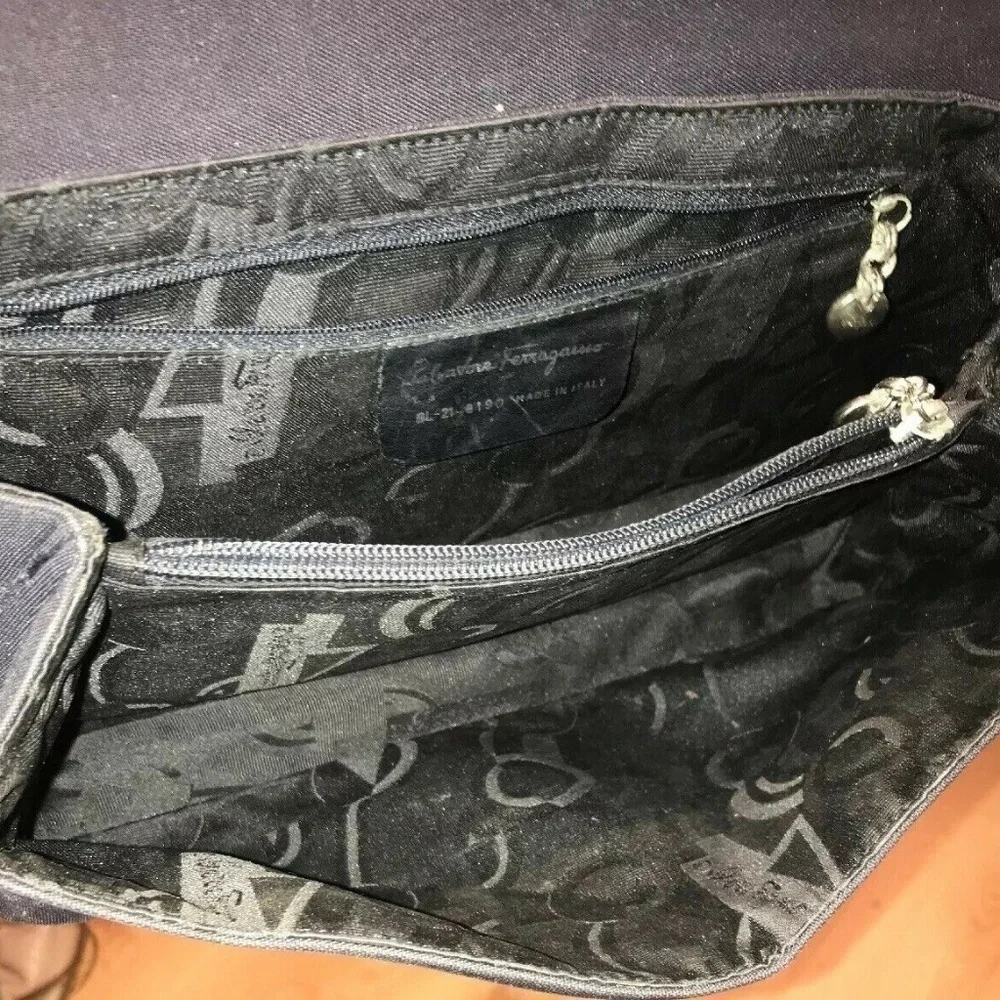 Salvatore Ferragamo Vara Black Shoulder Bag